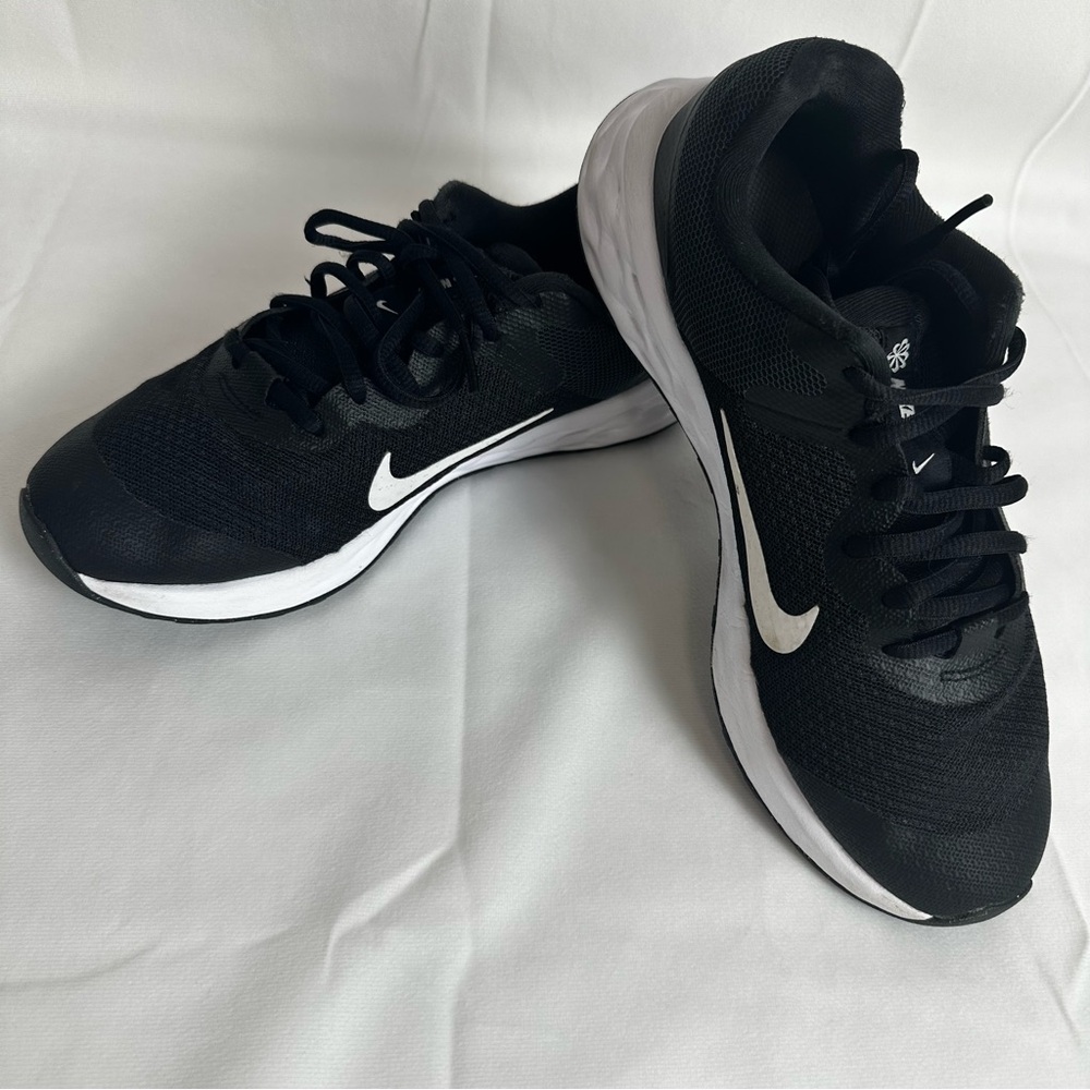 Nike Kids Great School Revolution Black Running Shoes Size 6Y